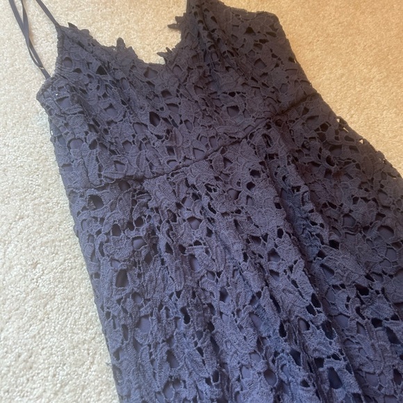 ASTR Lace Midi Dress - Navy - Picture 4 of 4